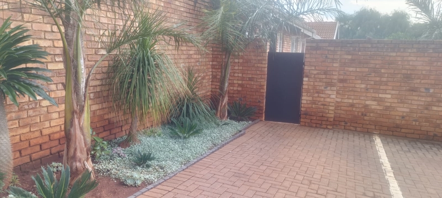 2 Bedroom Property for Sale in Hennopspark Gauteng