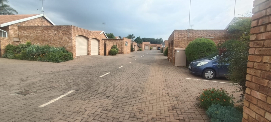2 Bedroom Property for Sale in Hennopspark Gauteng