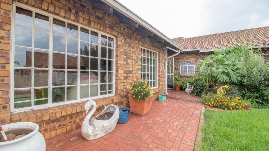 4 Bedroom Property for Sale in Bakerton Gauteng