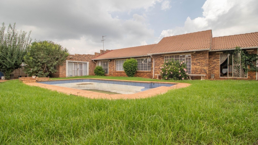 4 Bedroom Property for Sale in Bakerton Gauteng