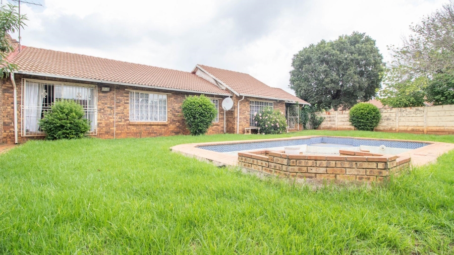 4 Bedroom Property for Sale in Bakerton Gauteng