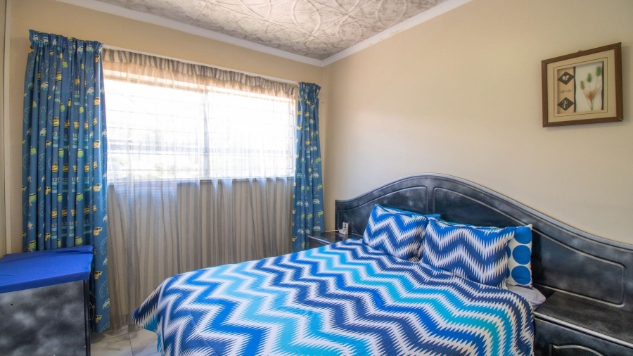 To Let 4 Bedroom Property for Rent in Lakefield Gauteng