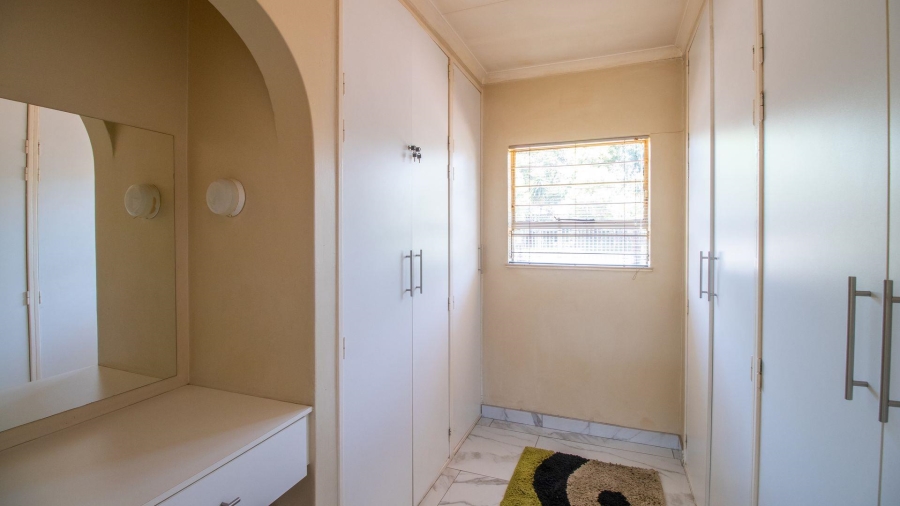 To Let 4 Bedroom Property for Rent in Lakefield Gauteng