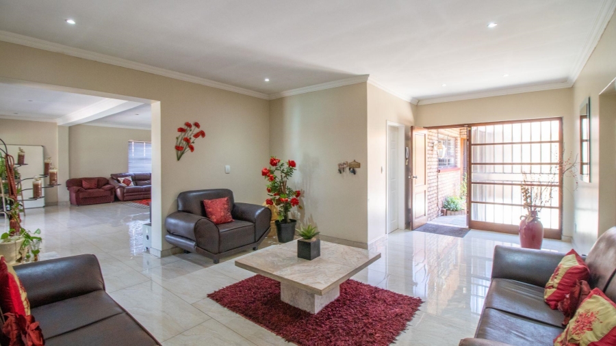 To Let 4 Bedroom Property for Rent in Lakefield Gauteng