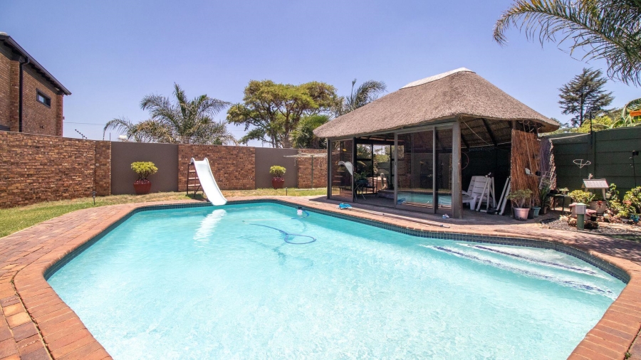 To Let 4 Bedroom Property for Rent in Lakefield Gauteng