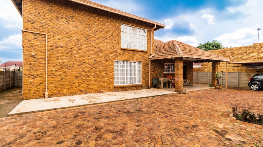 3 Bedroom Property for Sale in Bakerton Gauteng