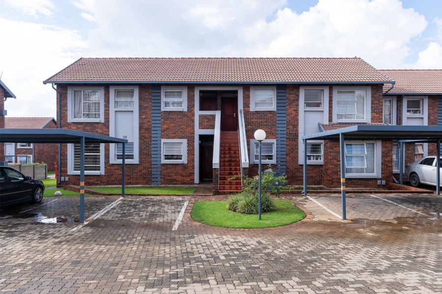 2 Bedroom Property for Sale in Glen Marais Gauteng