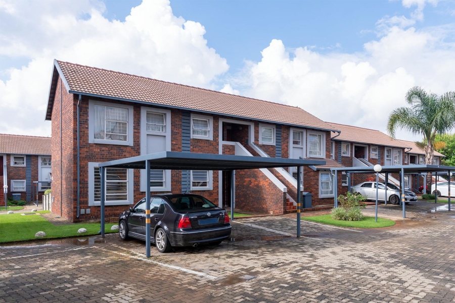 2 Bedroom Property for Sale in Glen Marais Gauteng