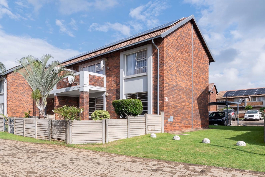 2 Bedroom Property for Sale in Glen Marais Gauteng