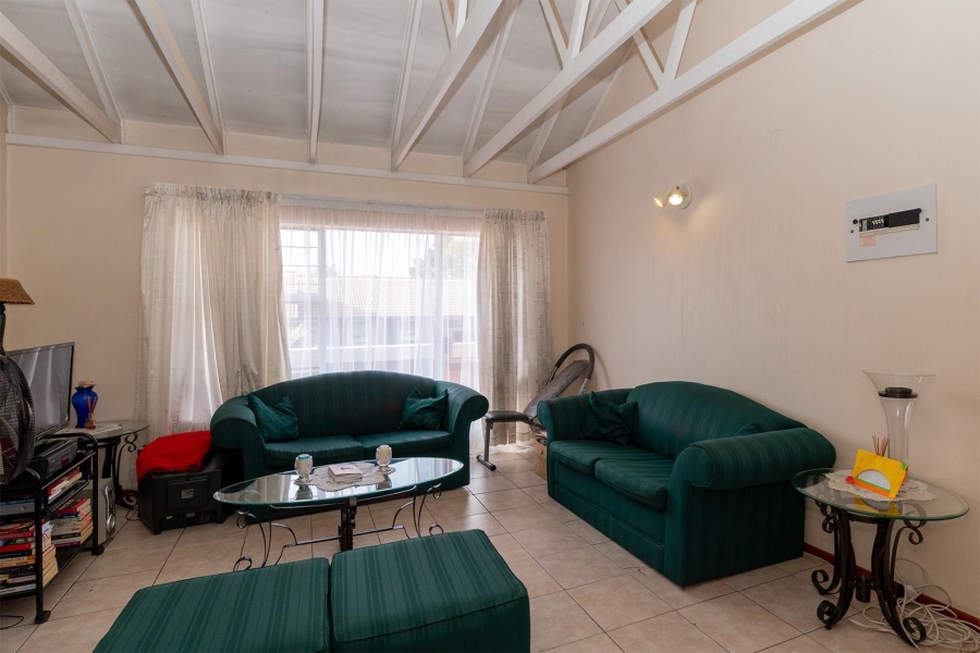 2 Bedroom Property for Sale in Glen Marais Gauteng