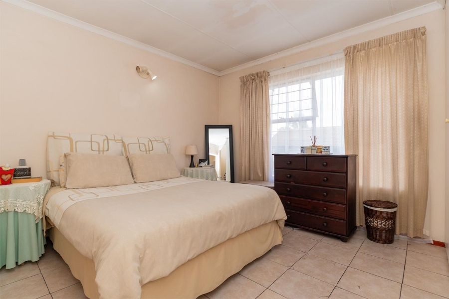 2 Bedroom Property for Sale in Glen Marais Gauteng