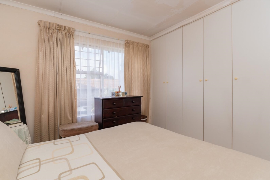 2 Bedroom Property for Sale in Glen Marais Gauteng