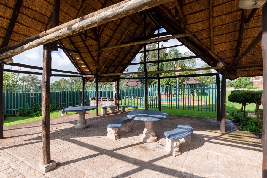 2 Bedroom Property for Sale in Glen Marais Gauteng