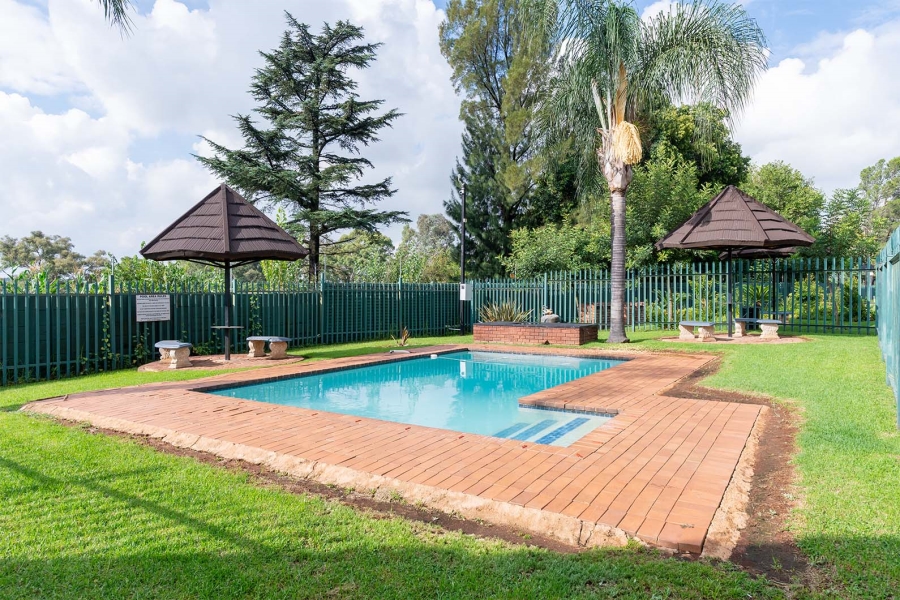 2 Bedroom Property for Sale in Glen Marais Gauteng