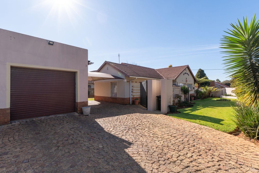 3 Bedroom Property for Sale in Birchleigh Gauteng