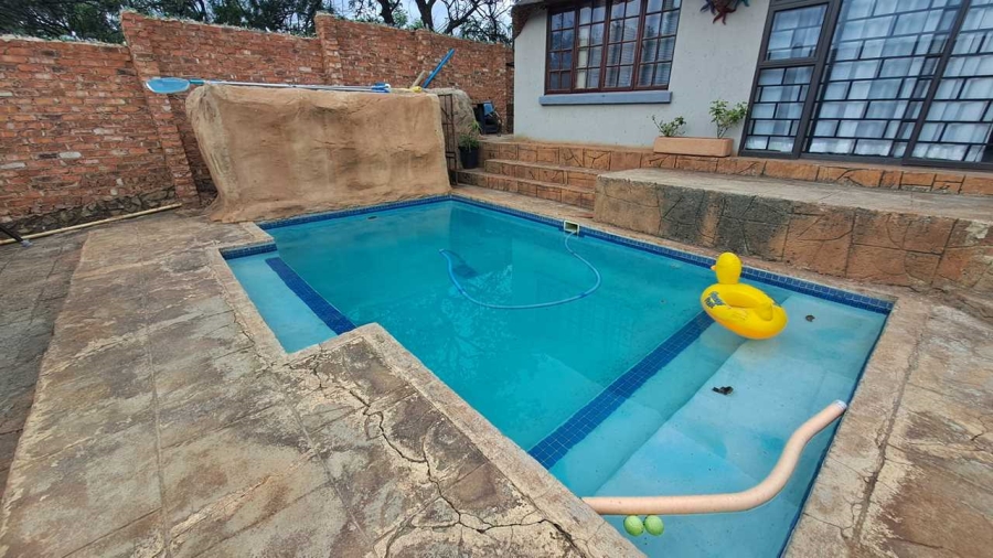 To Let 2 Bedroom Property for Rent in Mulbarton Gauteng