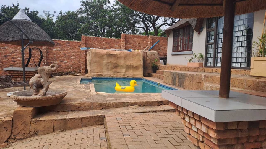 To Let 2 Bedroom Property for Rent in Mulbarton Gauteng