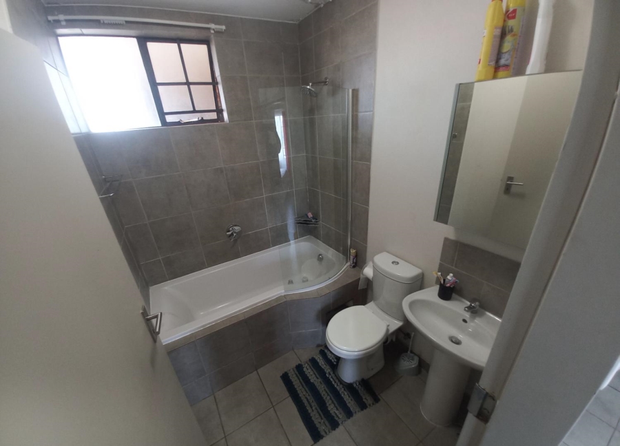 2 Bedroom Property for Sale in Lotus Gardens Gauteng