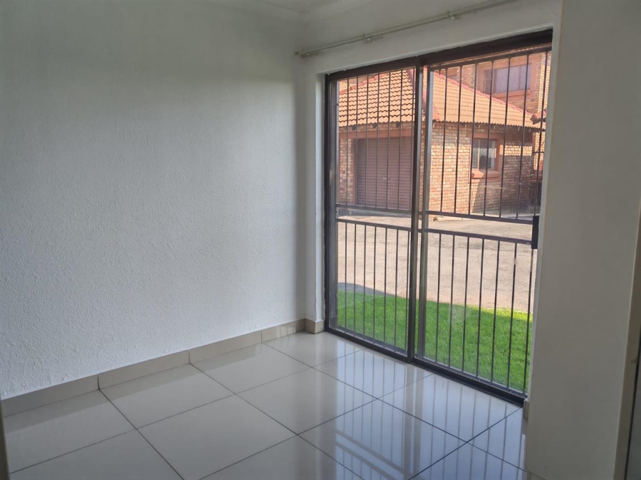 2 Bedroom Property for Sale in Edleen Gauteng