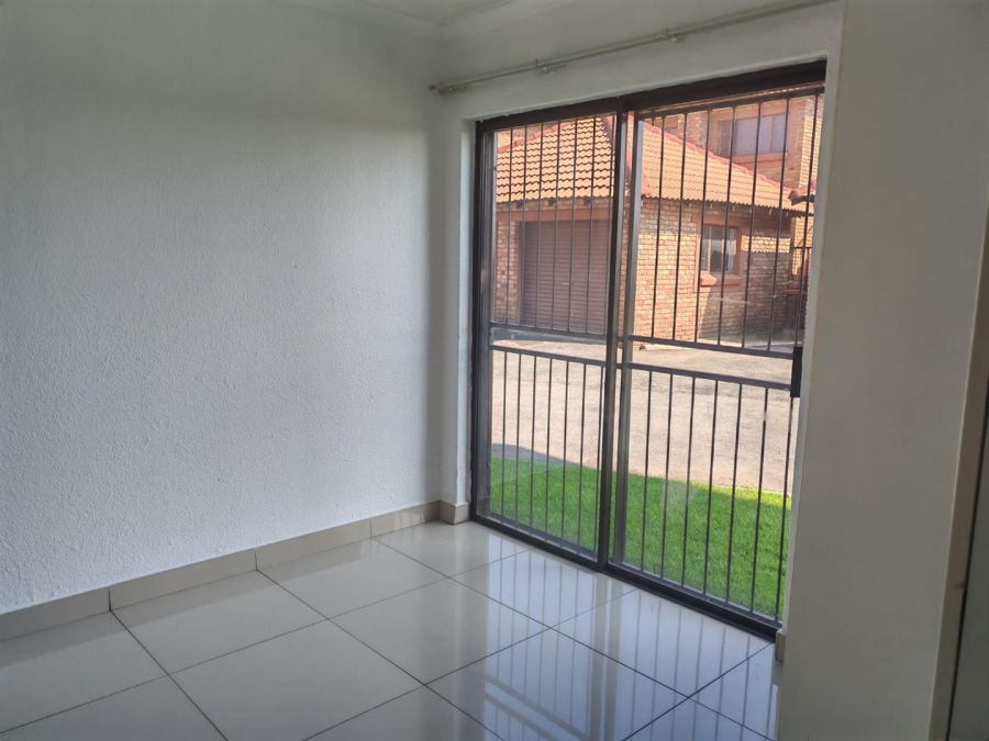 2 Bedroom Property for Sale in Edleen Gauteng