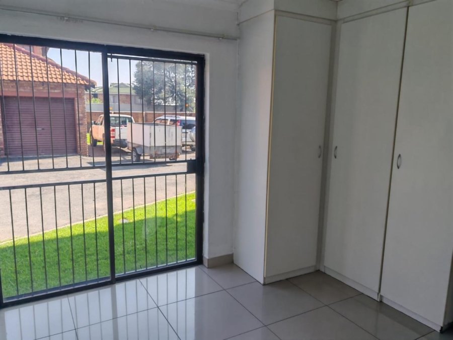 2 Bedroom Property for Sale in Edleen Gauteng