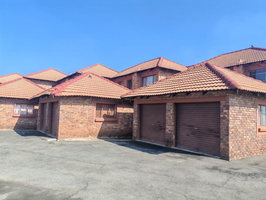 2 Bedroom Property for Sale in Edleen Gauteng