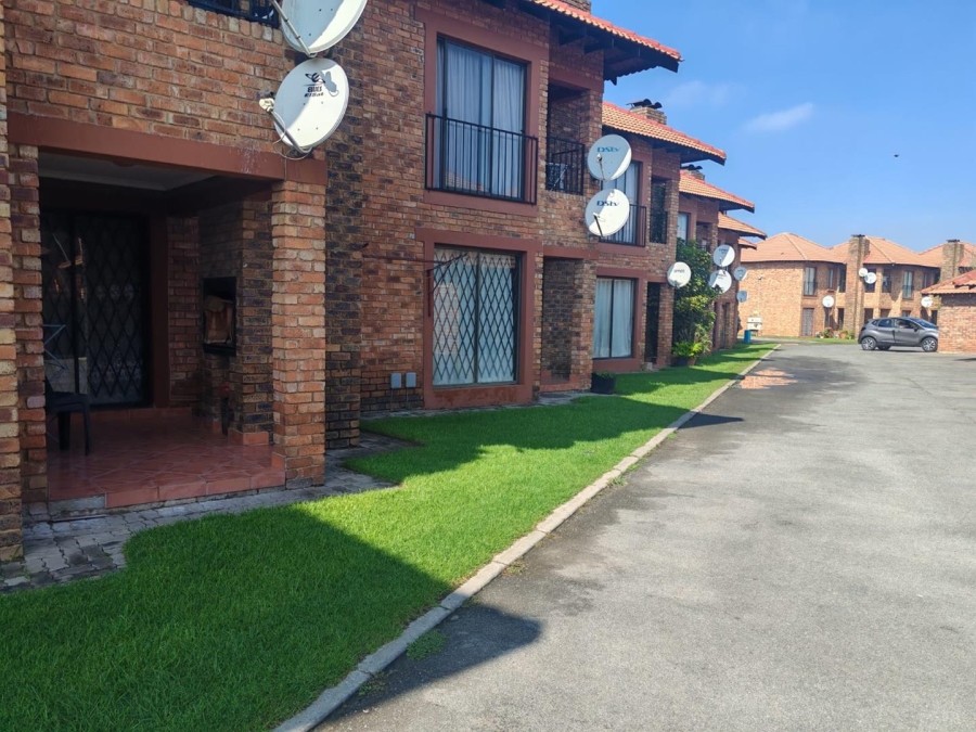 2 Bedroom Property for Sale in Edleen Gauteng