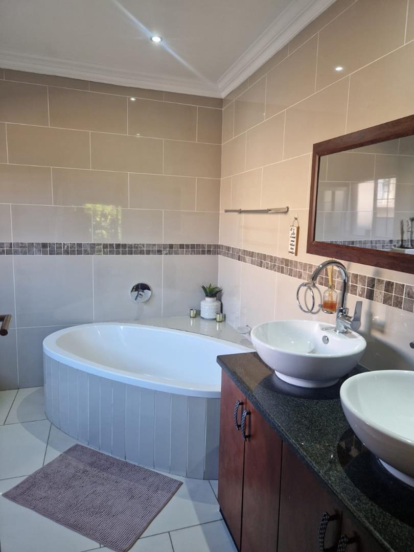 3 Bedroom Property for Sale in Rua Vista Gauteng