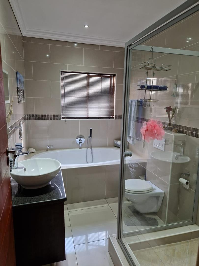 3 Bedroom Property for Sale in Rua Vista Gauteng