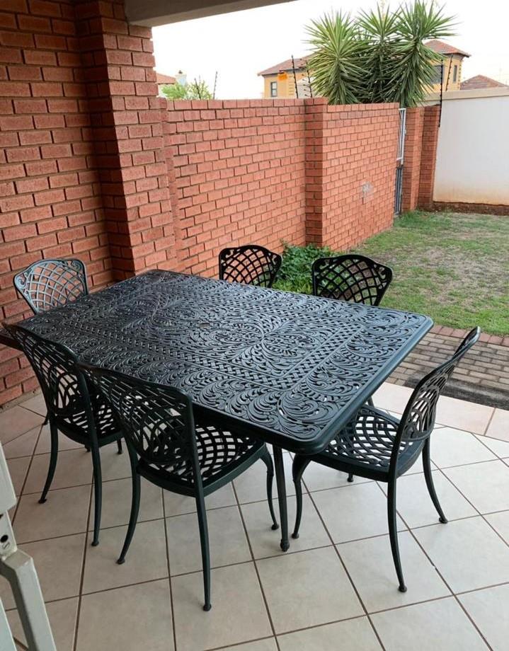 2 Bedroom Property for Sale in Monavoni Gauteng