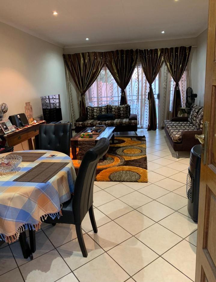 2 Bedroom Property for Sale in Monavoni Gauteng