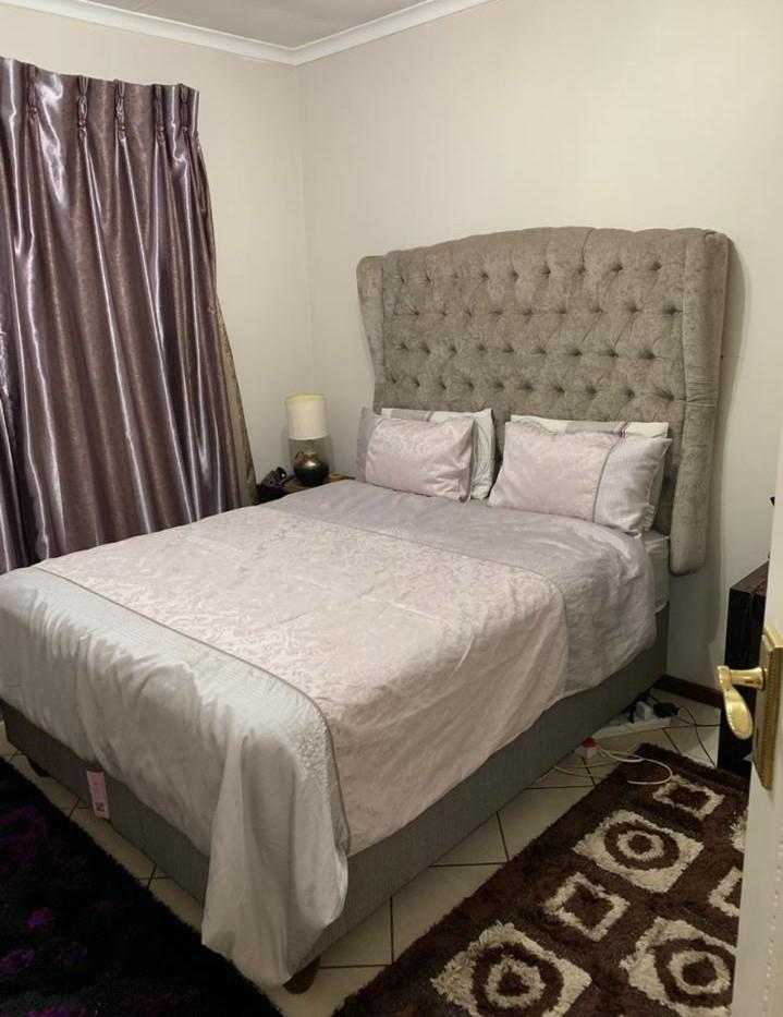 2 Bedroom Property for Sale in Monavoni Gauteng