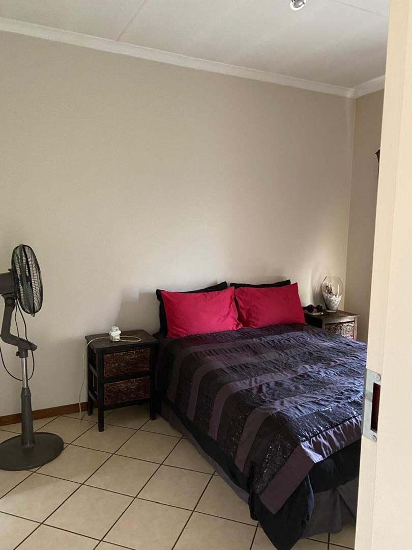 2 Bedroom Property for Sale in Monavoni Gauteng
