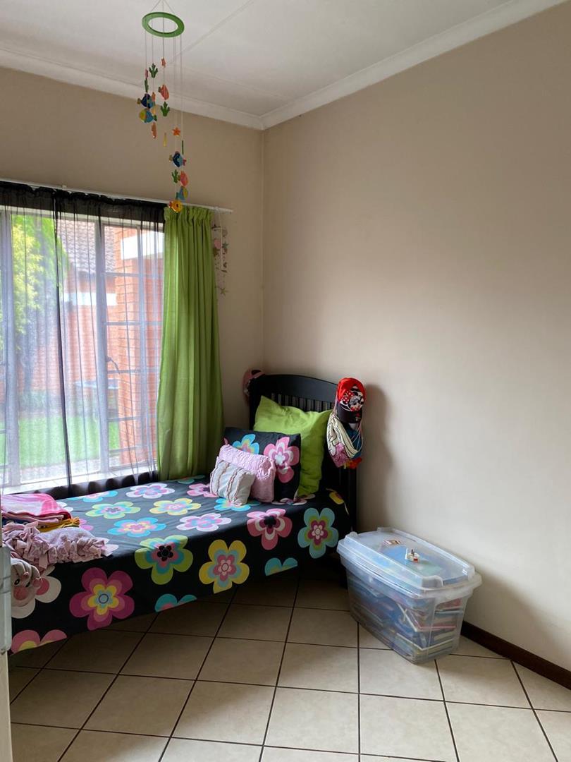 2 Bedroom Property for Sale in Monavoni Gauteng