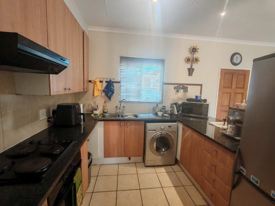 2 Bedroom Property for Sale in Monavoni Gauteng