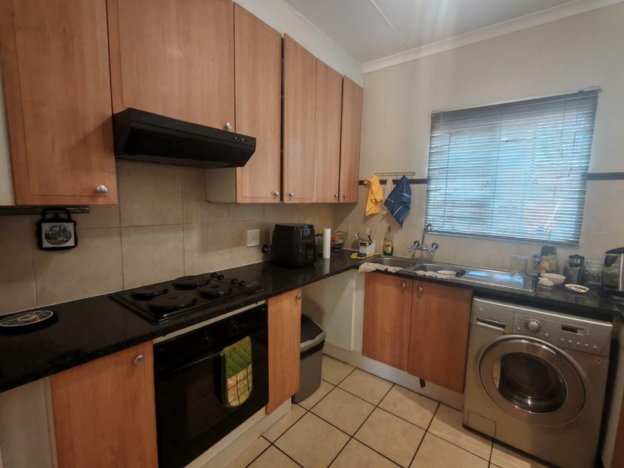 2 Bedroom Property for Sale in Monavoni Gauteng