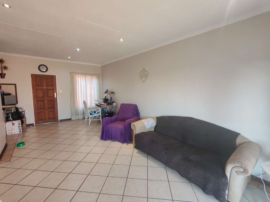 2 Bedroom Property for Sale in Monavoni Gauteng