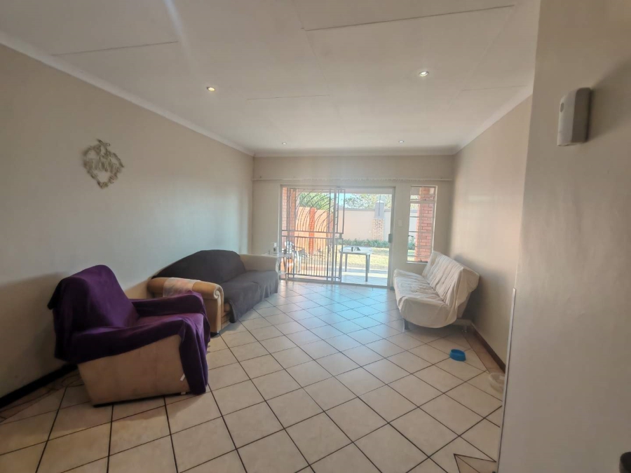 2 Bedroom Property for Sale in Monavoni Gauteng
