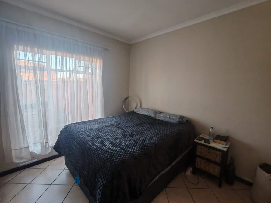 2 Bedroom Property for Sale in Monavoni Gauteng