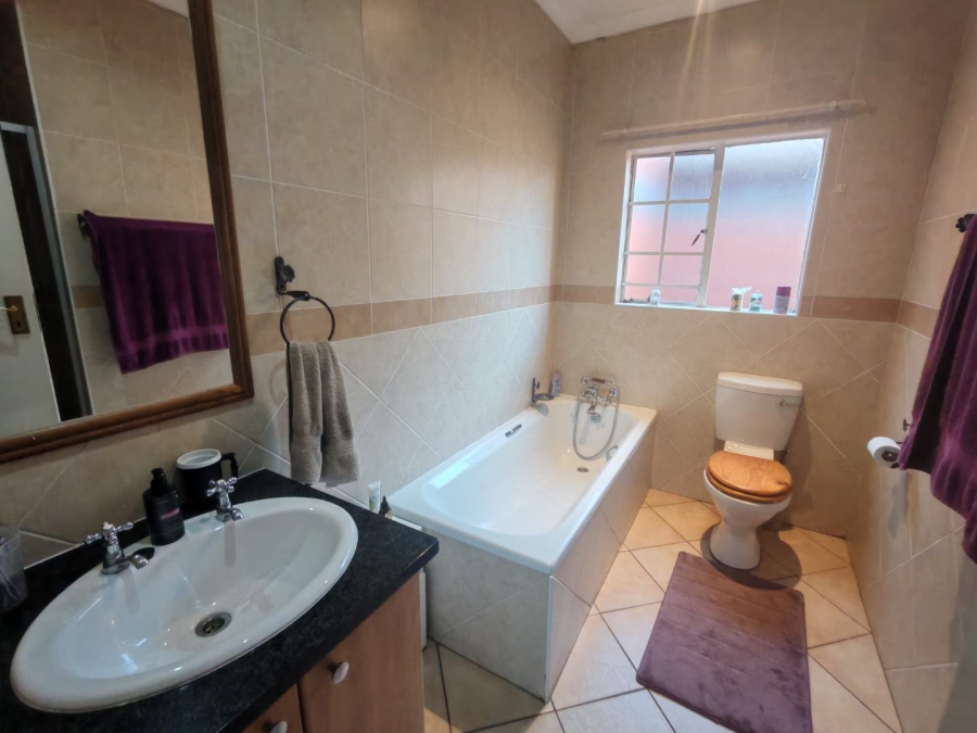 2 Bedroom Property for Sale in Monavoni Gauteng