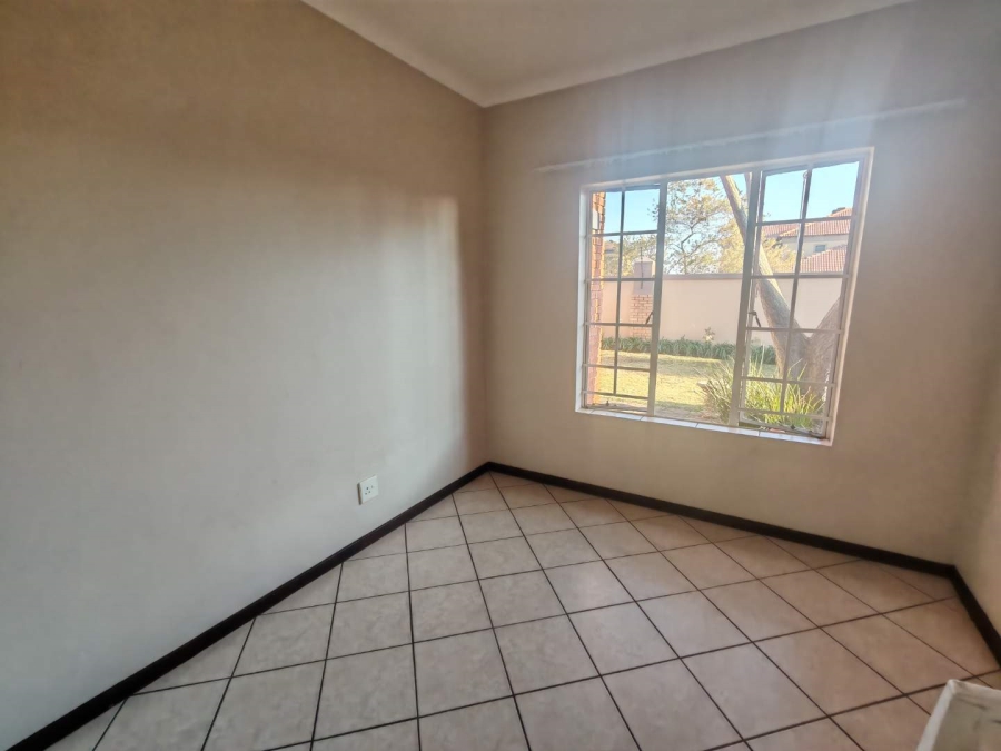 2 Bedroom Property for Sale in Monavoni Gauteng
