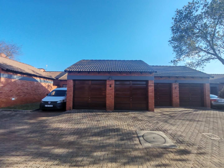 2 Bedroom Property for Sale in Monavoni Gauteng