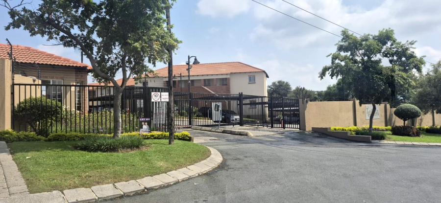 2 Bedroom Property for Sale in Buccleuch Gauteng