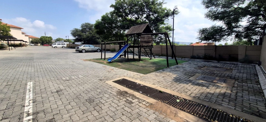 2 Bedroom Property for Sale in Buccleuch Gauteng