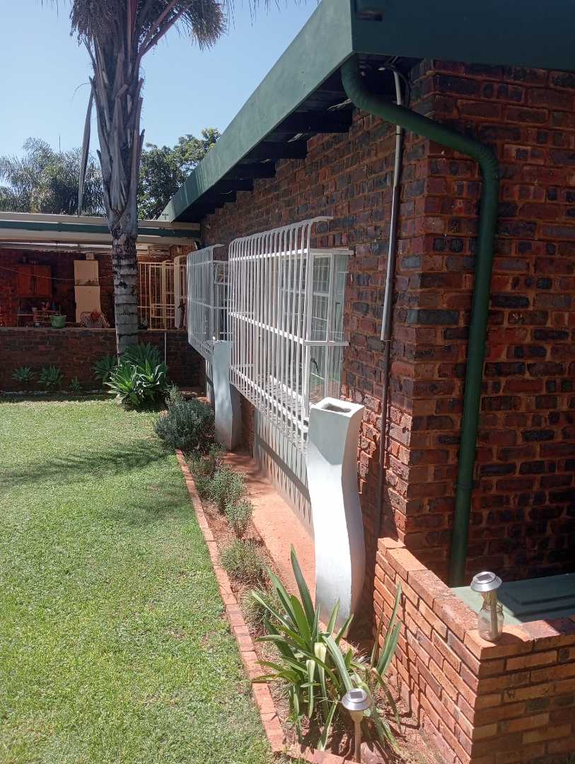 3 Bedroom Property for Sale in La Montagne Gauteng