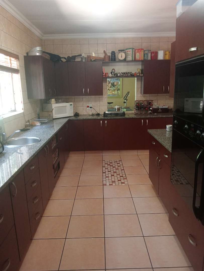 3 Bedroom Property for Sale in La Montagne Gauteng