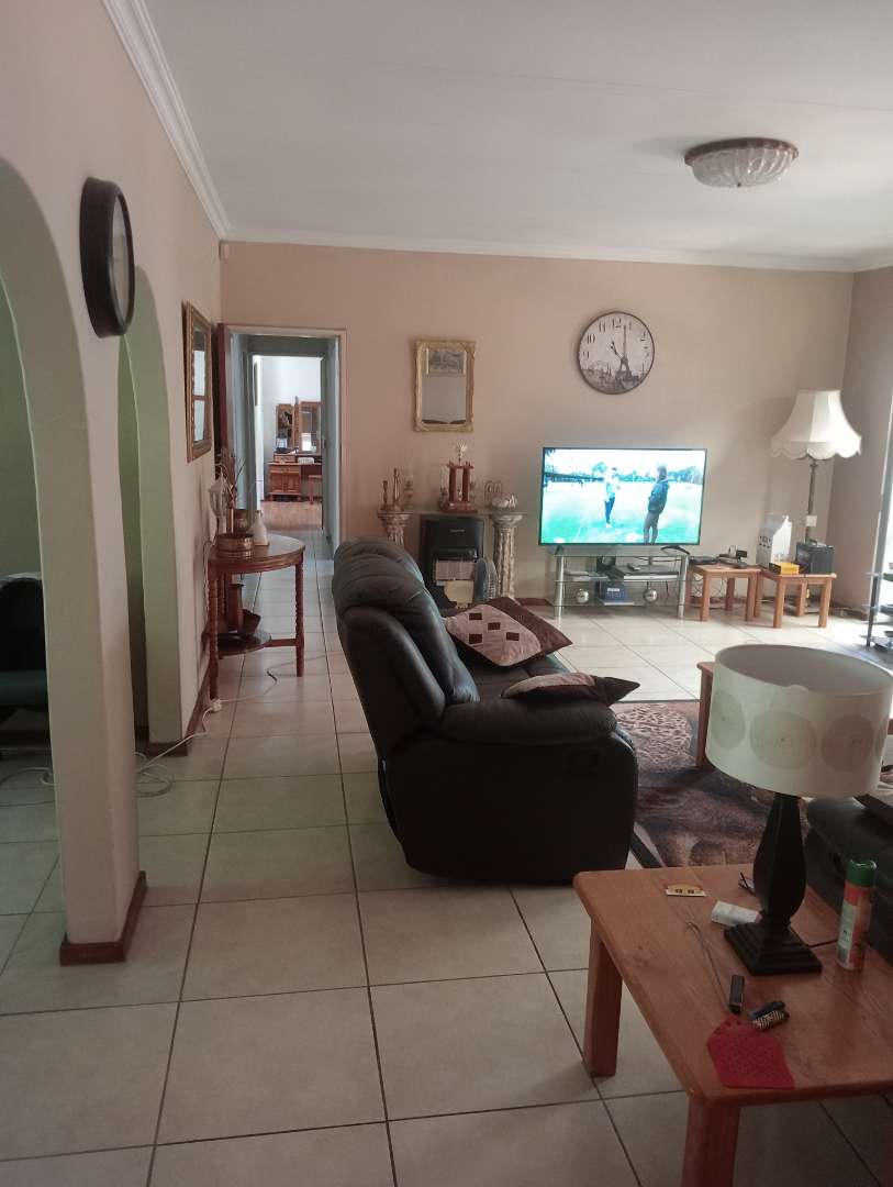 3 Bedroom Property for Sale in La Montagne Gauteng