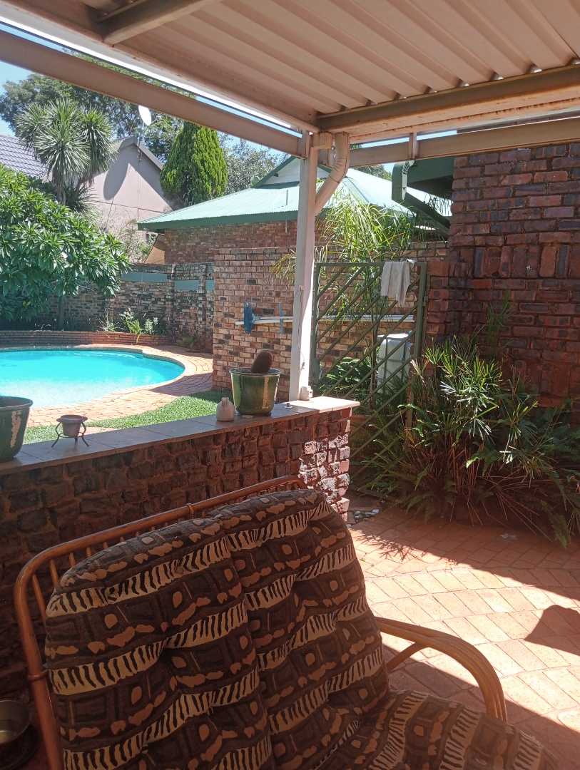 3 Bedroom Property for Sale in La Montagne Gauteng