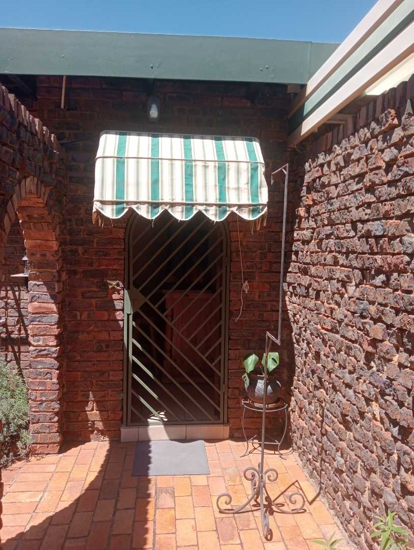 3 Bedroom Property for Sale in La Montagne Gauteng