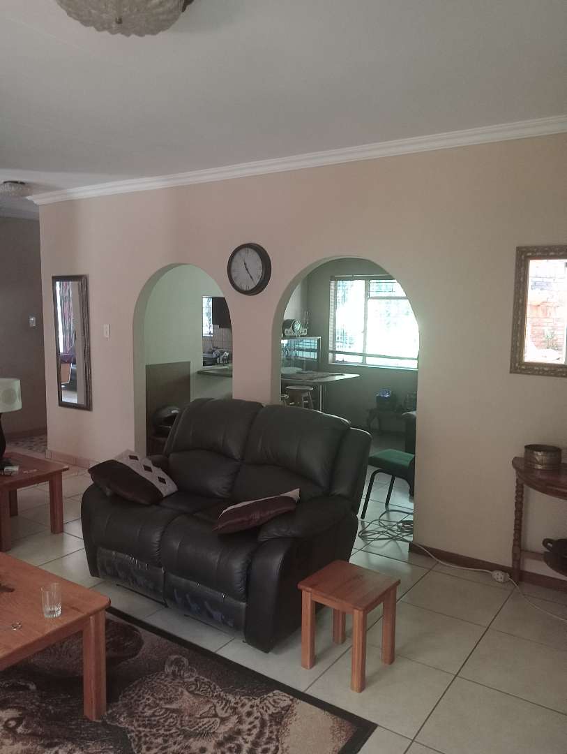 3 Bedroom Property for Sale in La Montagne Gauteng